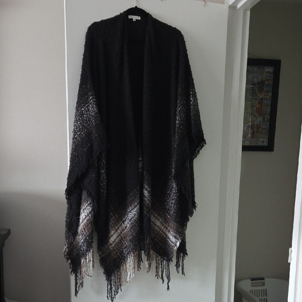 Woven Heart Black and Gray Textured Shawl